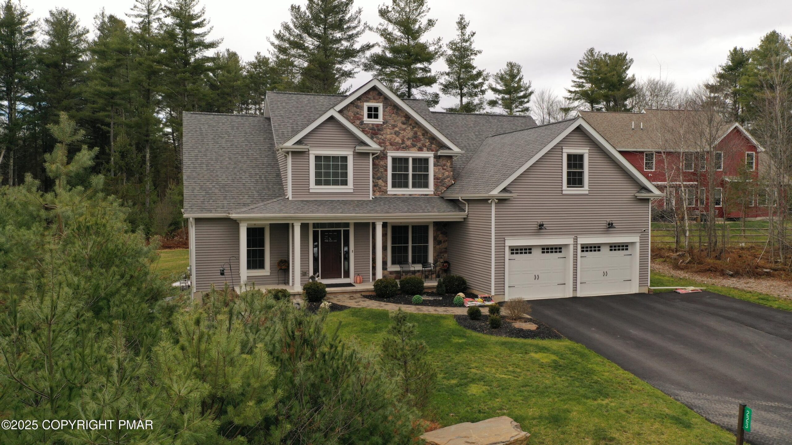 223 Canterbury Circle, Blakeslee, PA 18610